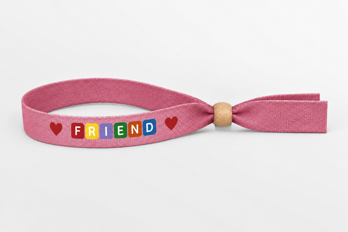 Bracelet en tissu de bambou rose avec impression couleur et fermoir en bois