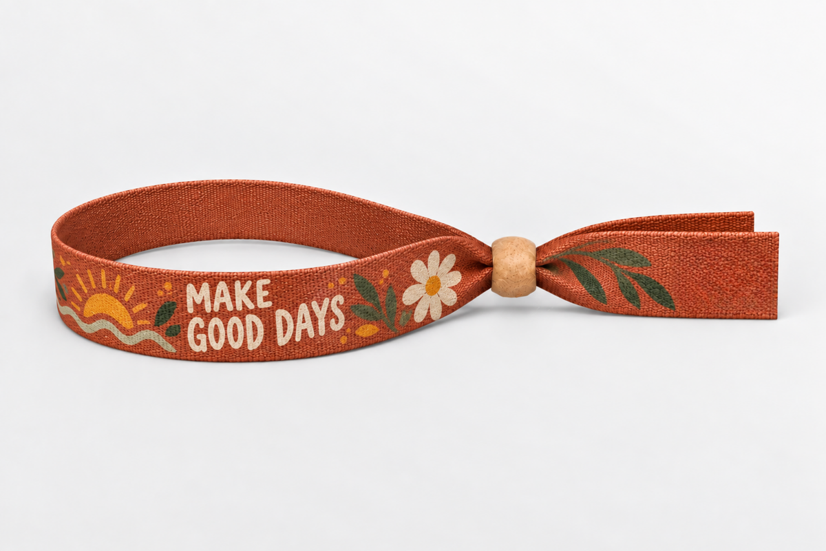Bracelet en tissu de bambou orange avec impression couleur et fermoir en bois