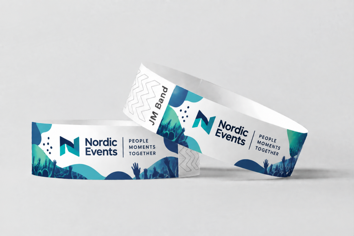 Deux bracelets en papier avec logo d'événement bleu et vert en quadrichromie