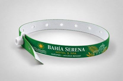 Bracelet en tissu vert avec fermoir pression blanc, vue de côté