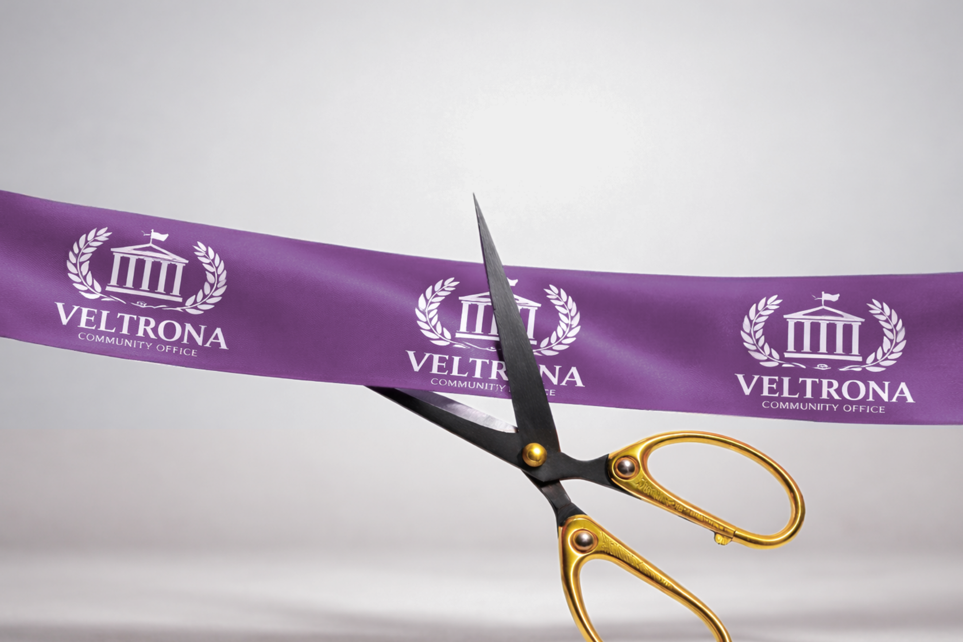 Ruban d'inauguration en satin écologique violet avec impression personnalisée de JM Band®.