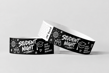 Deux bracelets en papier noirs avec impression blanche de soirée étudiante