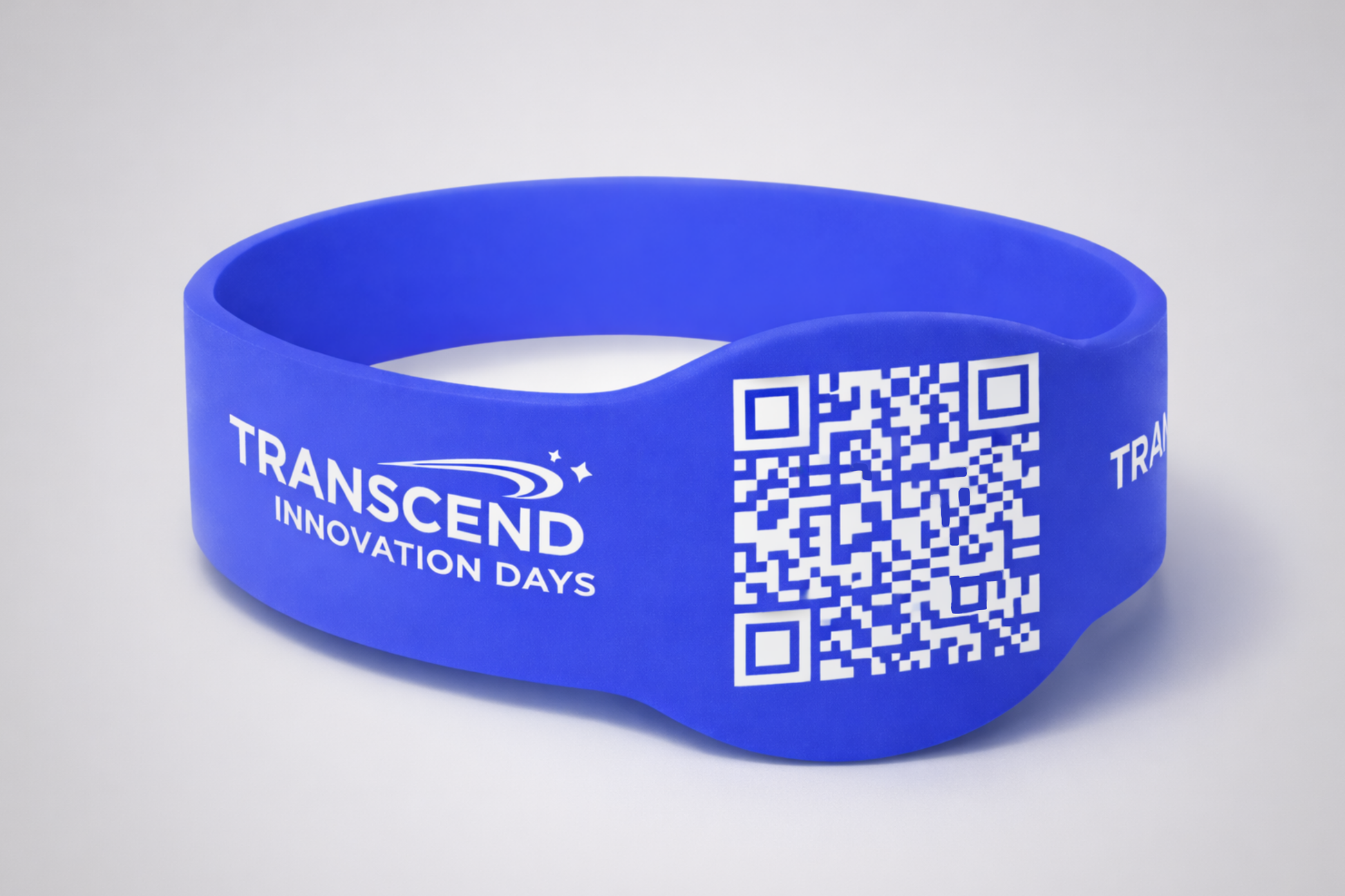 Photo de bracelets en silicone avec code QR de JM Band®. Achetez des bracelets en silicone de 18 mm ici.